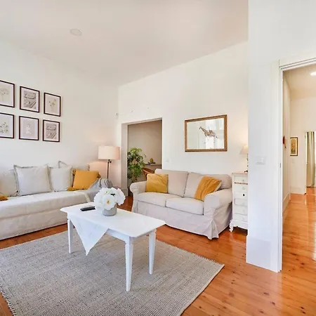 Apartmán Apartment With 2 Bedrooms In Lisboa With Wonderful City View Balcony And Wifi *